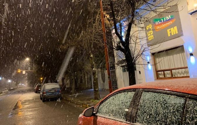 La nieve llegó a la ciudad bonaerense de Tres Arroyos | Información General