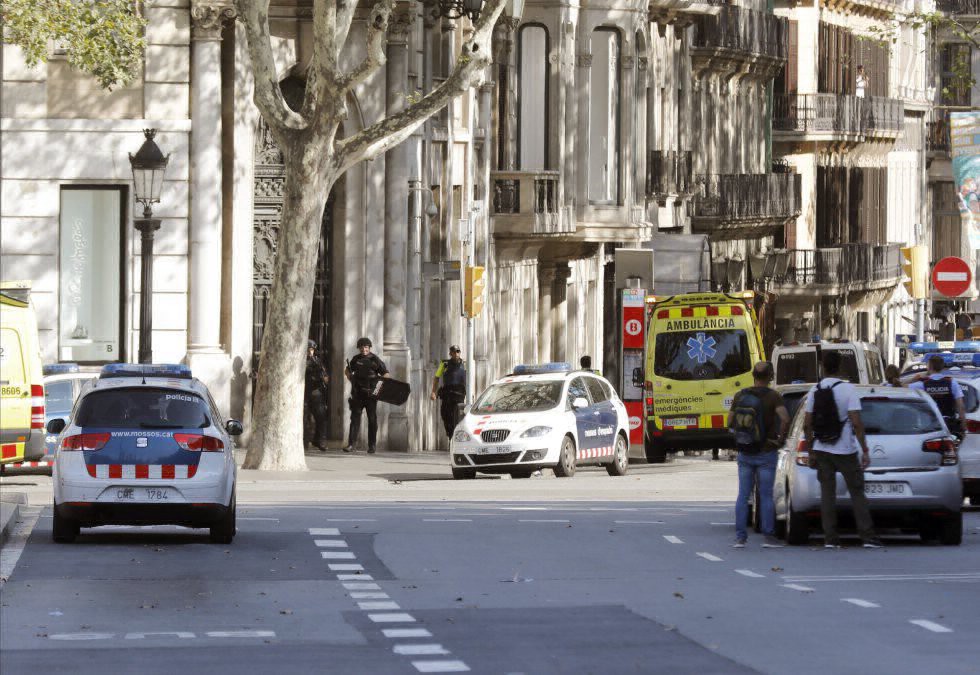 Atentado terrorista en España: 13 muertos y más de 50 heridos por una camioneta en Barcelona | Internacionales