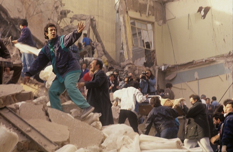 Un rescatista y un sobreviviente de AMIA recordarán la tragedia, a 25 años del atentado | Información General