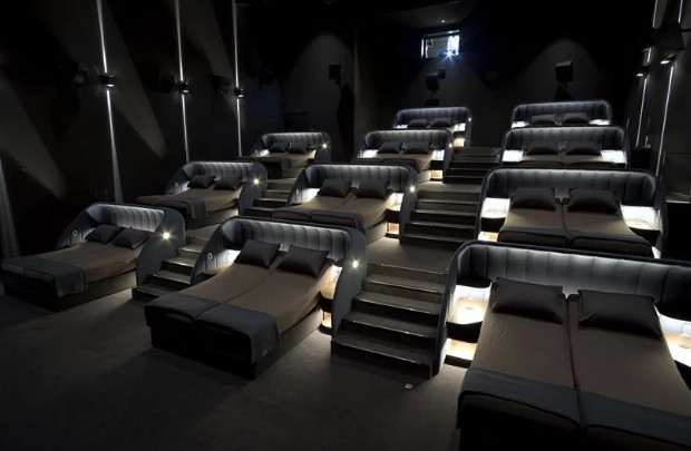 Un cine puso camas matrimoniales en lugar de butacas | Internacionales