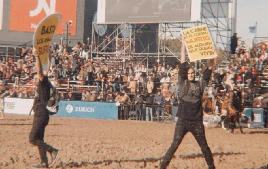 Militantes veganos amenazan con volver a La Rural cuando vaya Macri | Información General