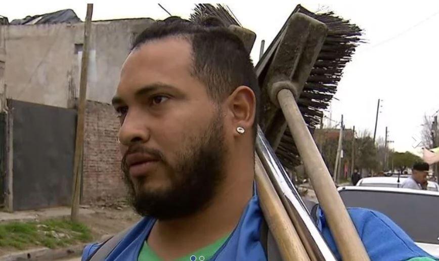 Un barrendero le salvó la vida a un motociclista que se accidentó con maniobras de RCP | Información General