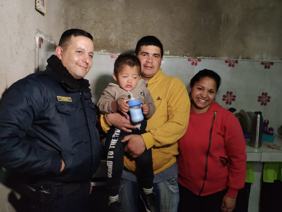 Córdoba: un policía que estaba de franco le salvó la vida a un niño de 2 años con maniobras de RCP | Información General