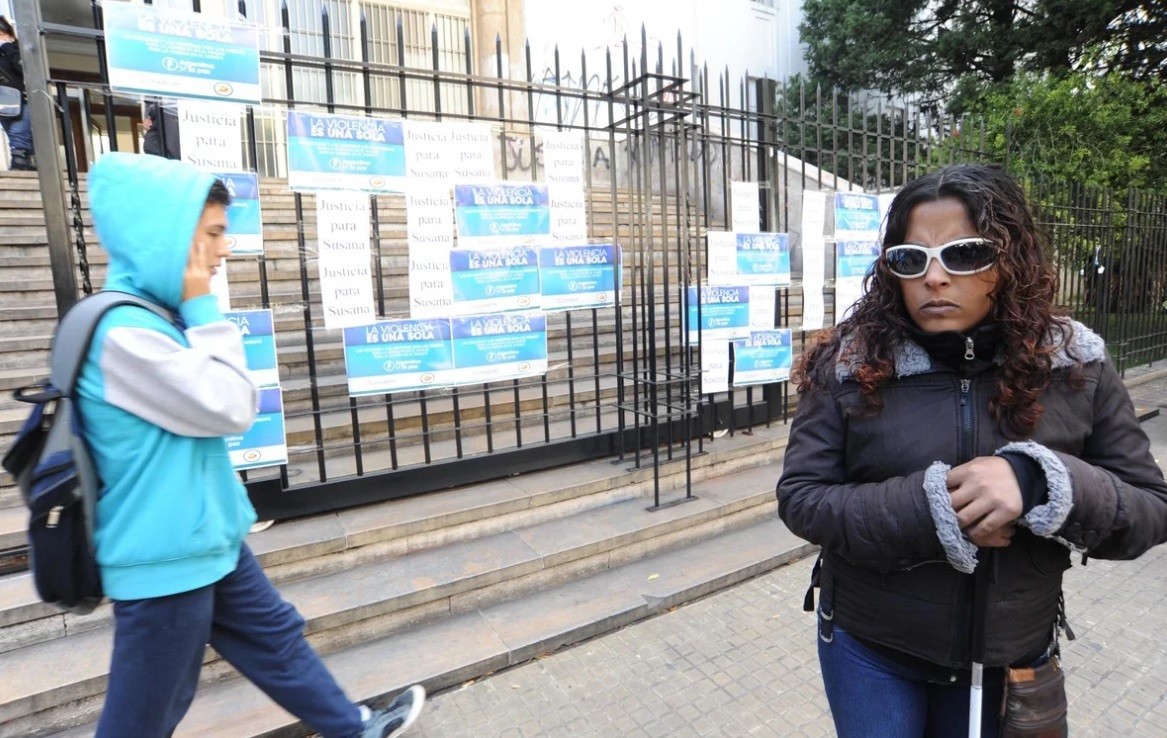 Dictaron una orden de restricción de 100 kilómetros al hombre que golpeó y dejó ciega a su exesposa | Información General