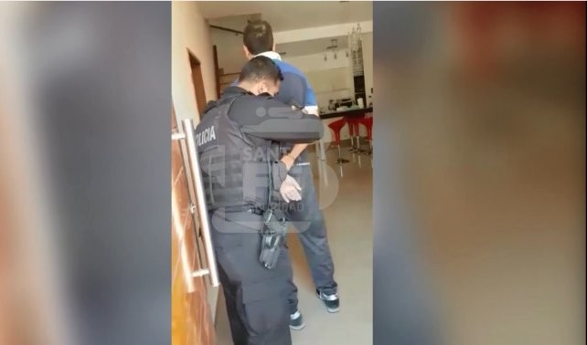 Tiró una nota por la ventana pidiendo ayuda y la rescataron cuando era golpeada y abusada | Información General