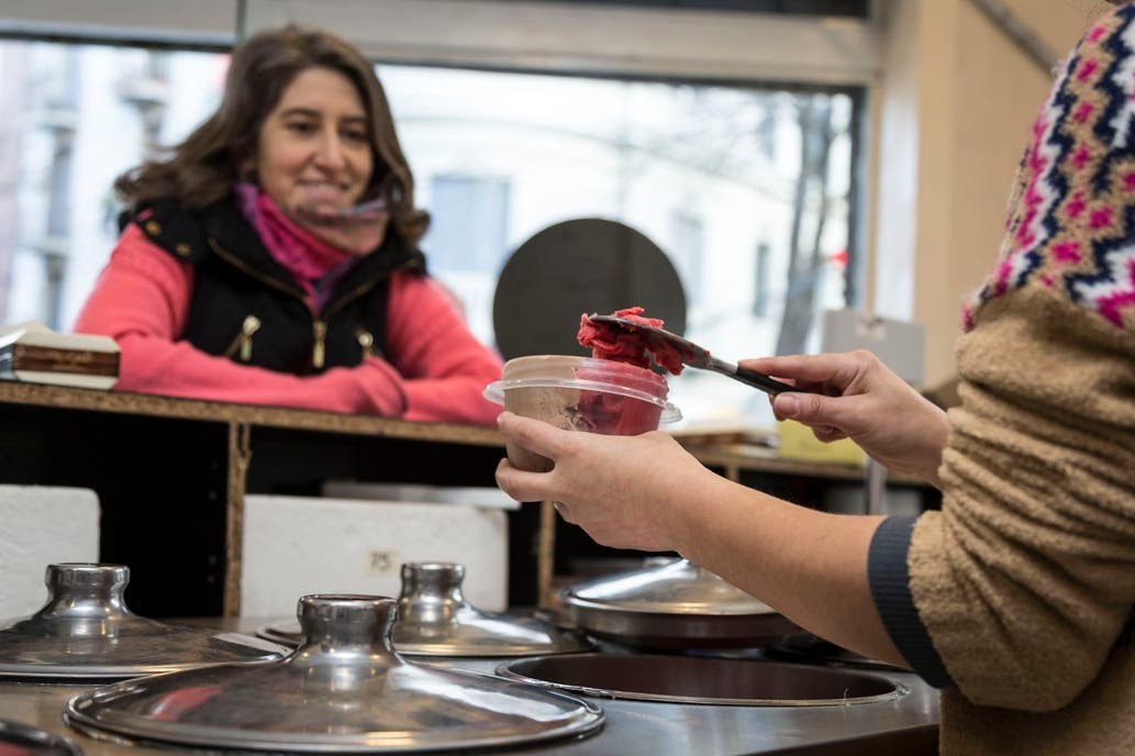 Heladería ofrece descuento a los clientes que lleven su táper | Información General