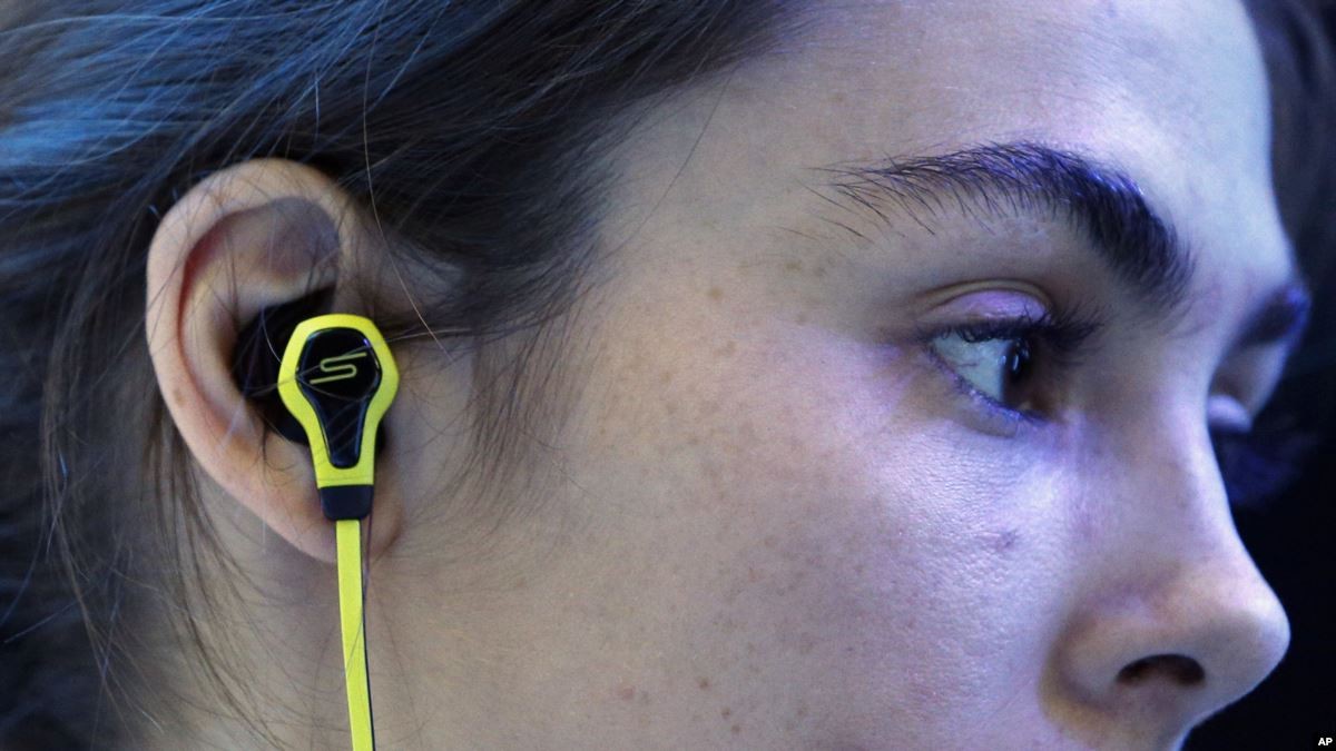 Más de 1.100 millones de jóvenes en el mundo corren riesgo de padecer discapacidad auditiva | Información General