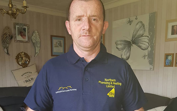 El plomero que se volvió viral por la increíble tarifa que le cobró a una abuelita de 91 años | Internacionales