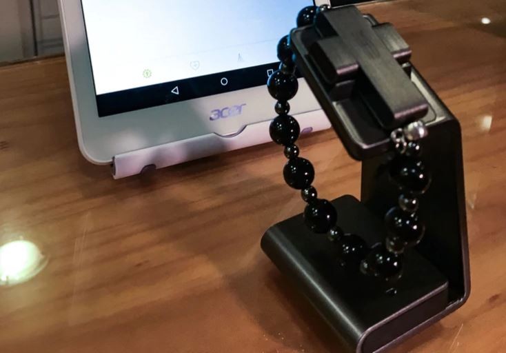 El Vaticano lanzó un rosario inteligente que funciona con el celular que desarrolló un argentino | Internacionales