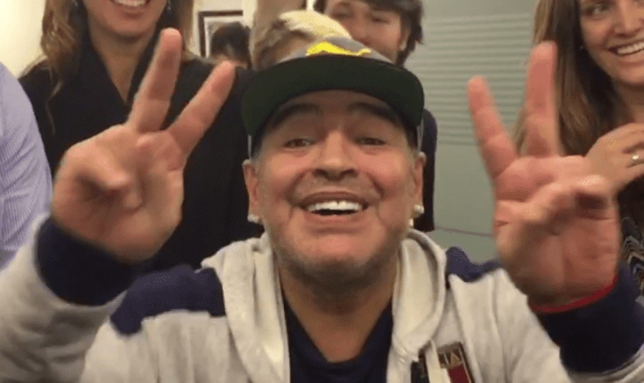 Maradona saludó a Alberto Fernández y Cristina Kirchner tal como recibió en cancha a Bochini en el Mundial 1986 | Tecnología