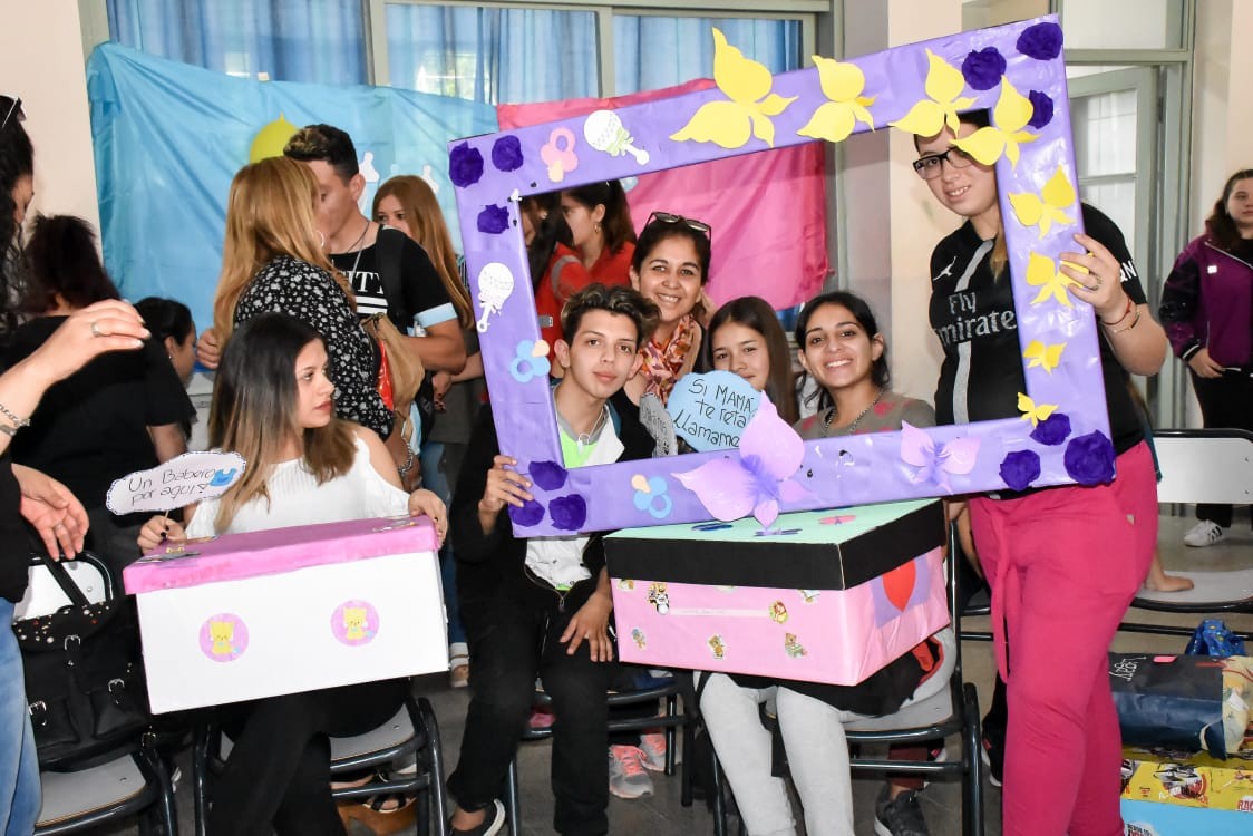 Egresados solidarios: alumnos de cinco escuelas sanjuaninas colaboraron con jóvenes futuras mamás | Información General