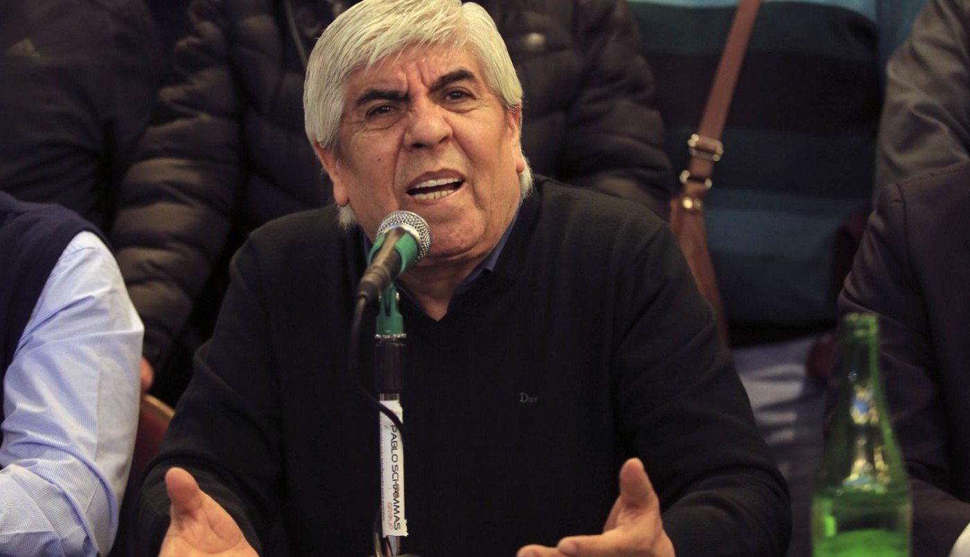 Moyano criticó la decisión de los dirigentes de la CGT de no pedir bono de fin de año | Información General