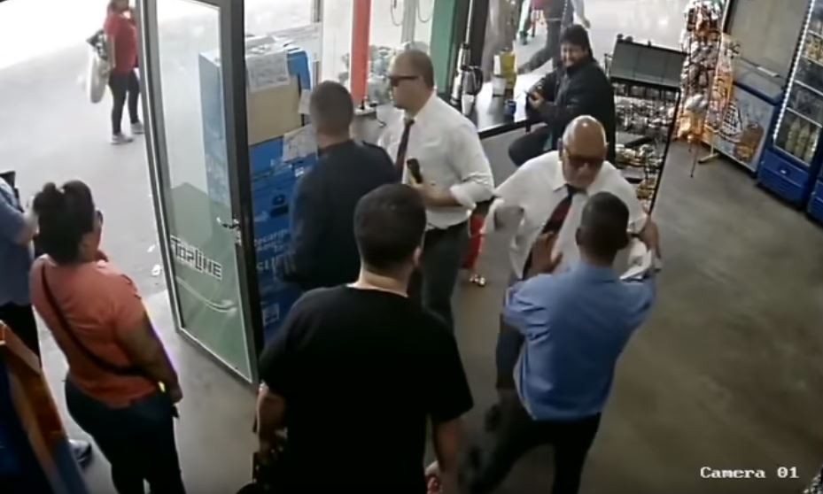 Indignación por el video de un inspector pegándole a un joven con discapacidad | Información General