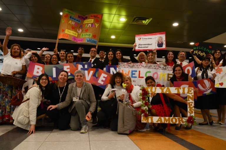 Cincuenta mil personas de 54 países asisten a la Asamblea Internacional de los Testigos de Jehová | Información General