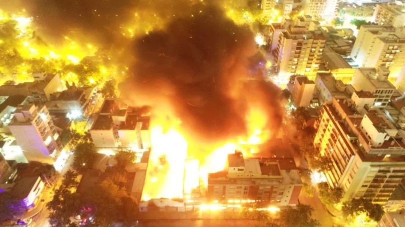 Feroz incendio en una distribuidora en Mar del Plata | Información General