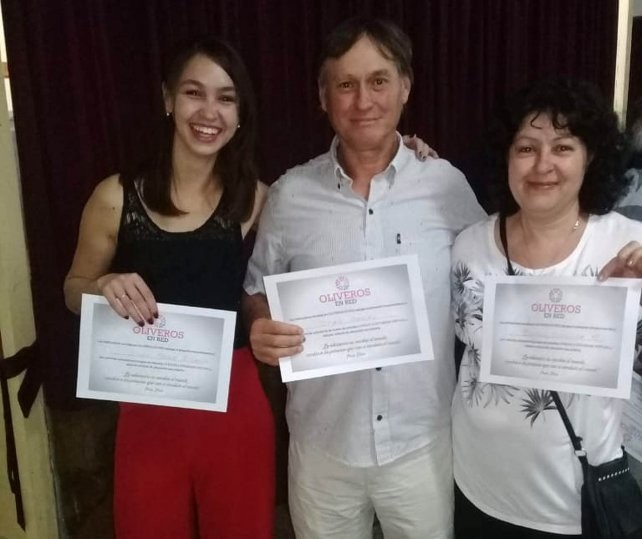Una familia de Oliveros terminó junta la secundaria | Información General