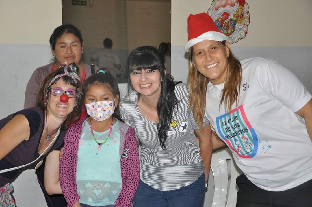 Reparte barbijos para niños con cáncer y la Aduana le retuvo un envío | Información General