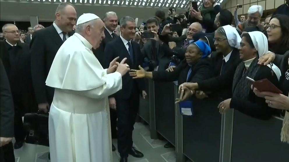 La broma del Papa a una monja: "Te doy un beso, pero no me muerdas" | Internacionales