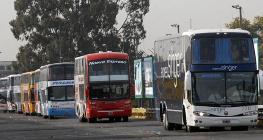Fin de semana largo: suspenden el transporte de larga distancia y vuelos de cabotaje | Información General