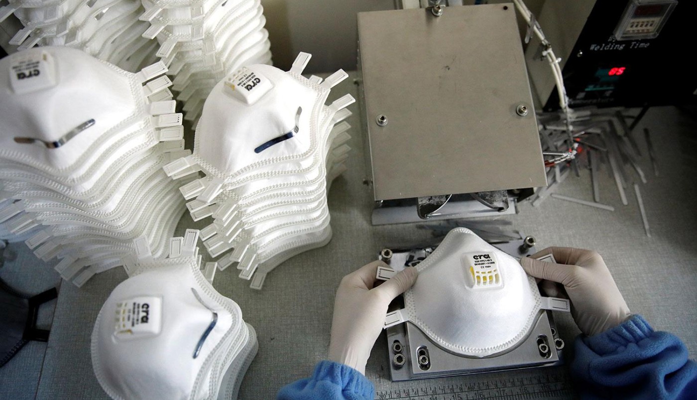 Liberaron la importación de alcohol en gel, barbijos y otros insumos médicos "críticos" | Información General