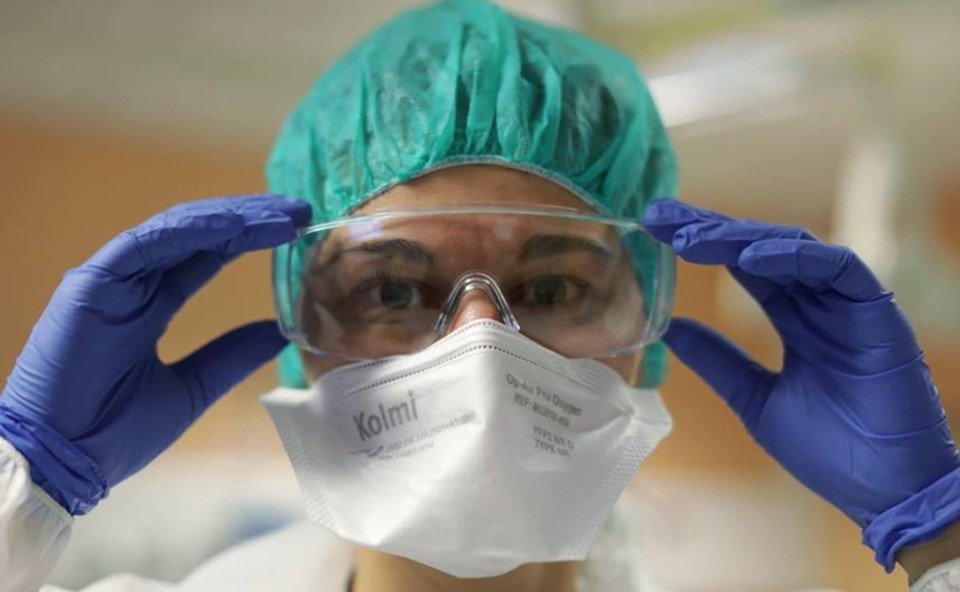 Son médicos, compraron barbijos profesionales por internet y los estafaron | Información General