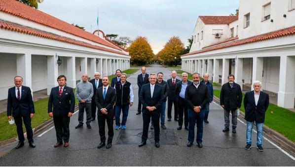 El Gobierno recibió el contundente respaldo de empresarios y trabajadores por su postura ante la deuda | Información General