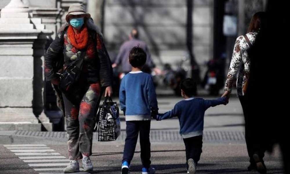 Los padres podrán ir a hacer compras con menores a cargo | Información General