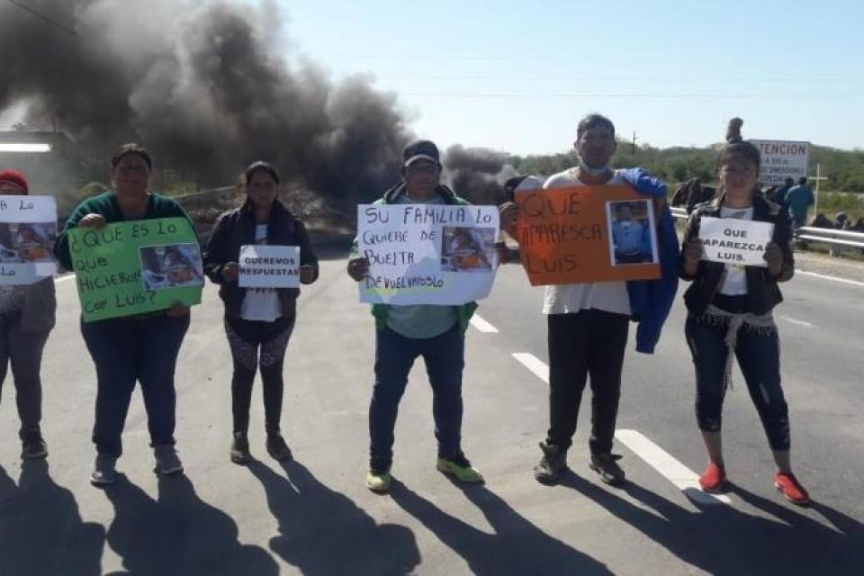 Buscan a un hombre que desapareció tras un operativo y separan a 9 policías | Información General