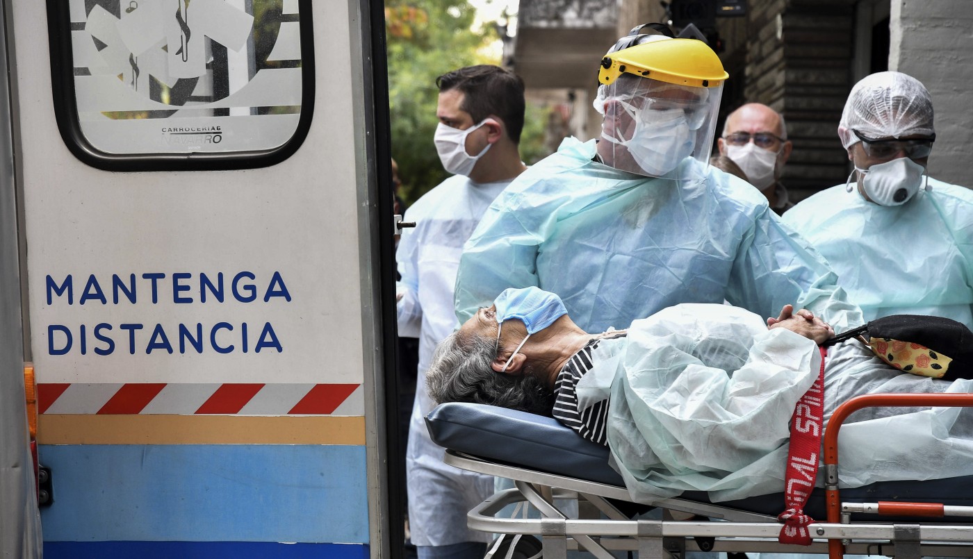 Confirman más de medio centenar de contagios de COVID-19 en dos geriátricos porteños | Información General