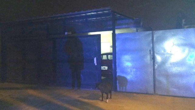 Acribillan a balazos a un hombre en la vereda de su casa en Villa Gobernador Gálvez | Información General