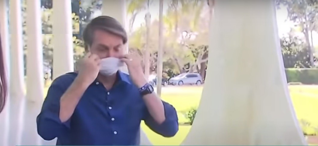 Periodistas brasileños demandarán a Bolsonaro por sacarse el barbijo al confirmar que tiene coronavirus | Internacionales
