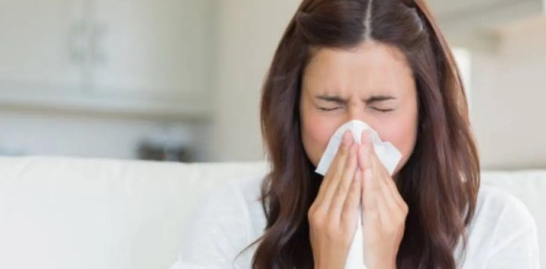 Gotículas, contactos y aire: qué se sabe hasta el momento de las vías de contagio de Covid-19 | Información General