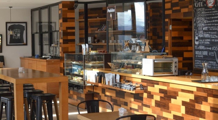 Bariloche: por las medidas de la cuarentena, una cafetería prohibió el ingreso a funcionarios | Información General