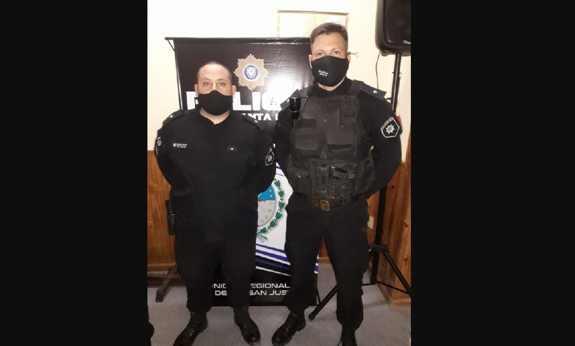 San Justo: dos policías rescataron a una beba de un año que cayó en un pozo de agua | Información General