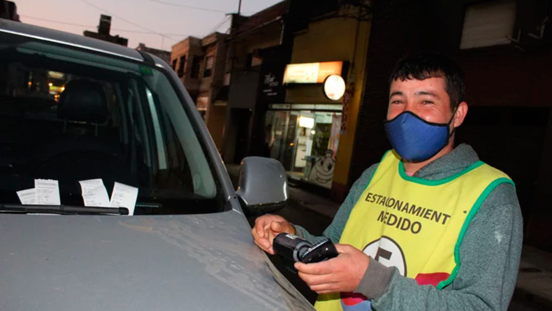 Tarjetero halló cheque por $2 millones, buscó al dueño y lo recompensó con $300 | Información General