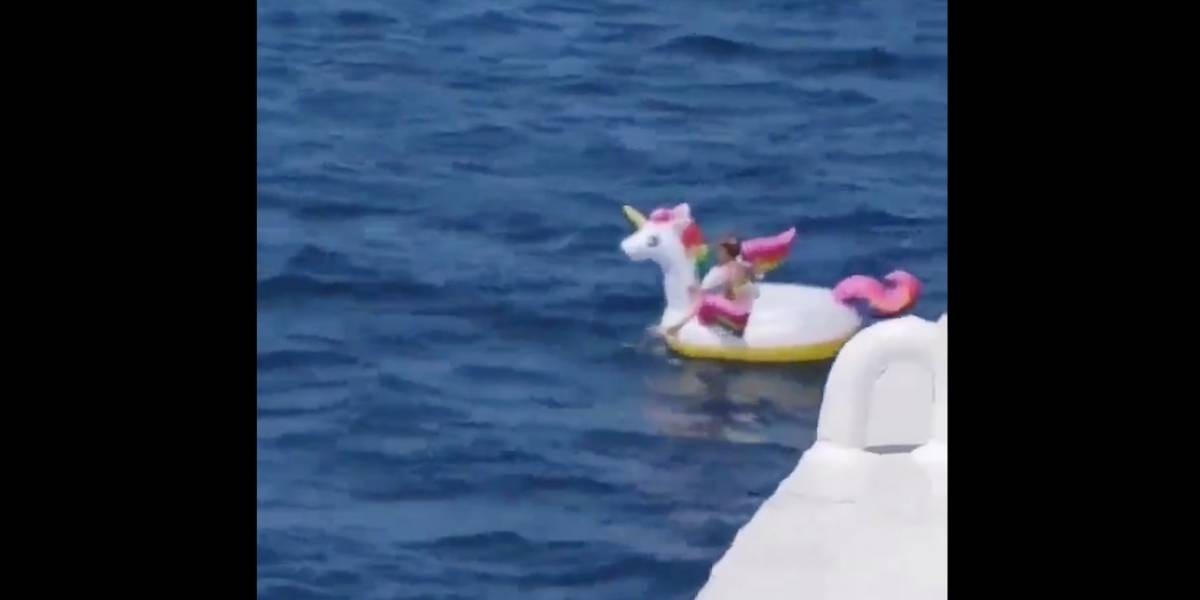 Impactante rescate de una nena que quedó a la deriva en el mar sobre su salvavidas inflable | Internacionales
