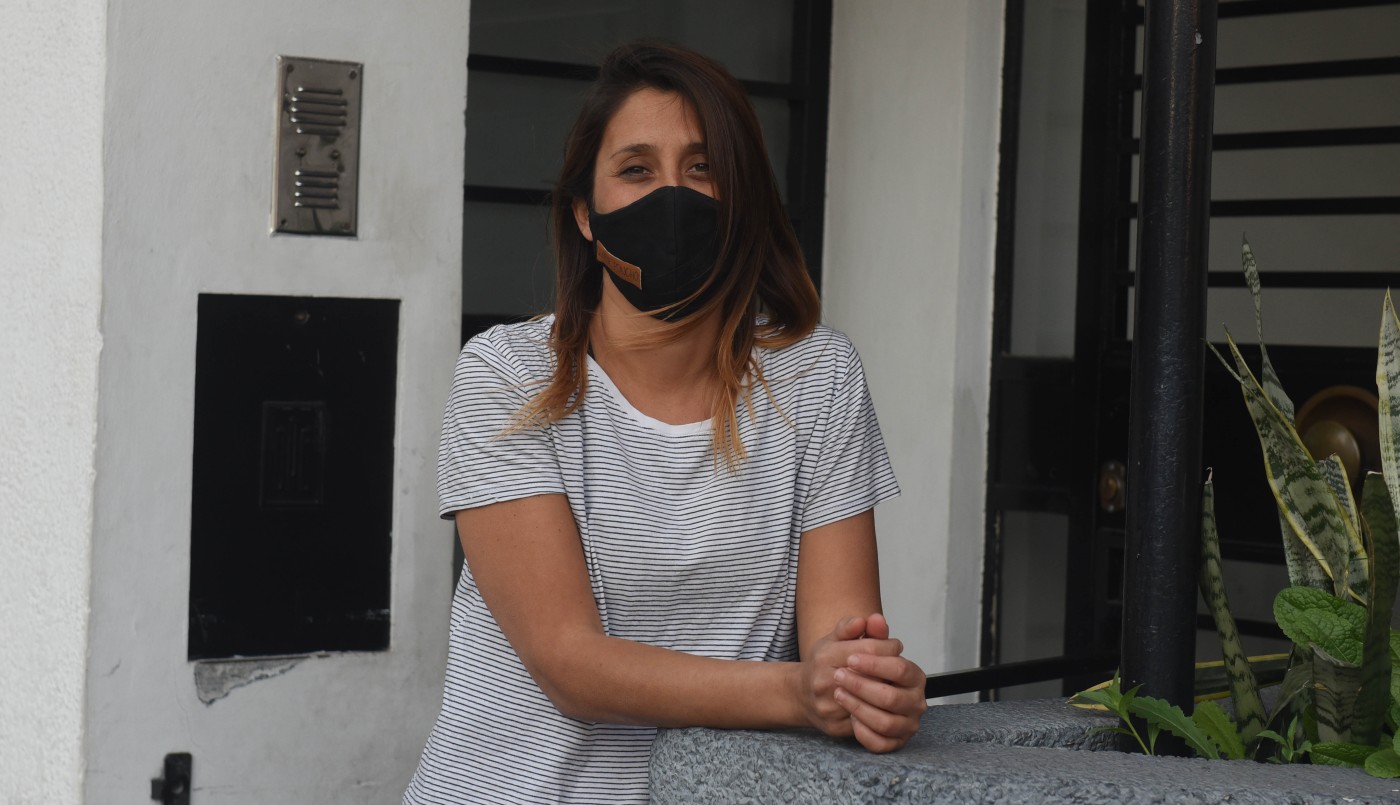 Una joven le regaló su bicicleta a un repartidor al que le robaron frente a su casa | Información General