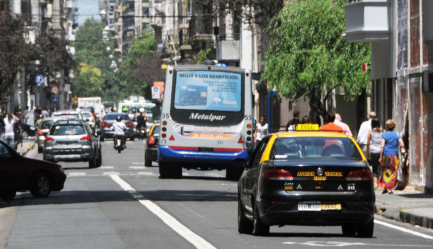 Vuelven a funcionar los carriles exclusivos y el estacionamiento medido | Información General
