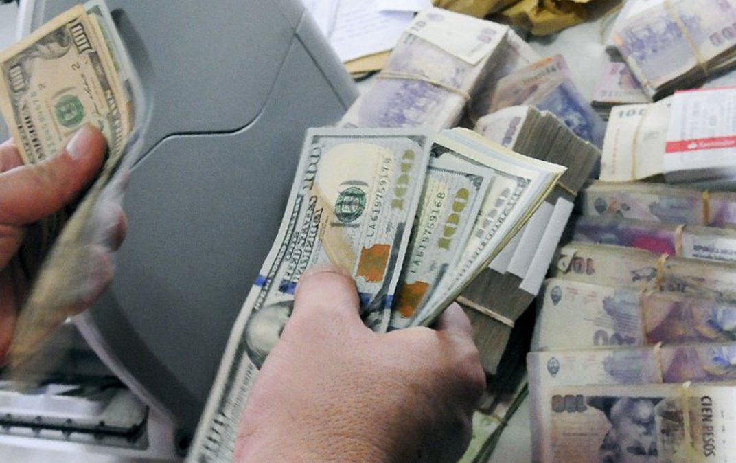 El dólar blue sigue en alza y cotizó  a $ 195 | Servicios