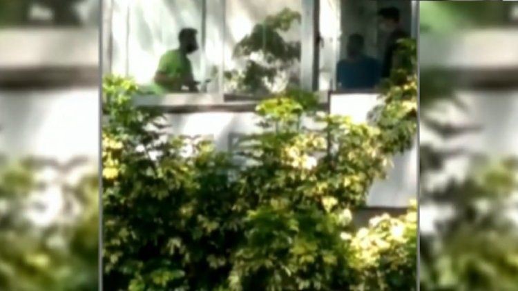 Video: un hombre atacó con un cuchillo a dos chicas en un gimnasio de Belgrano | Información General