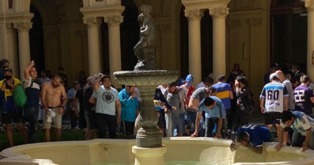 Velatorio de Maradona: Tensión e incidentes en el interior de la Casa Rosada | Información General