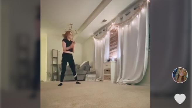 Videos: una joven tiktoker graba el momento en que un acosador entra a su departamento por el balcón | Internacionales