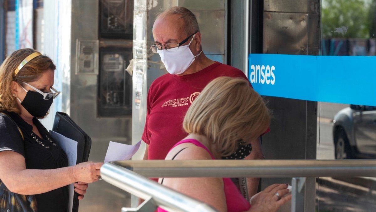 Anses anunció una reducción de las cuotas y tasas de interés en créditos para jubilados | Servicios