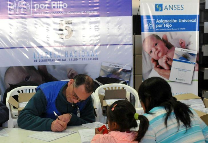 Asignación Universal por Hijo: ¿Quiénes cobran el bono extra en diciembre? | Servicios