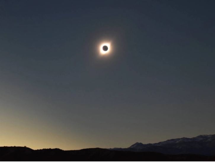 Fanáticos ya se organizan para disfrutar del eclipse del lunes 14 en Neuquén | Información General