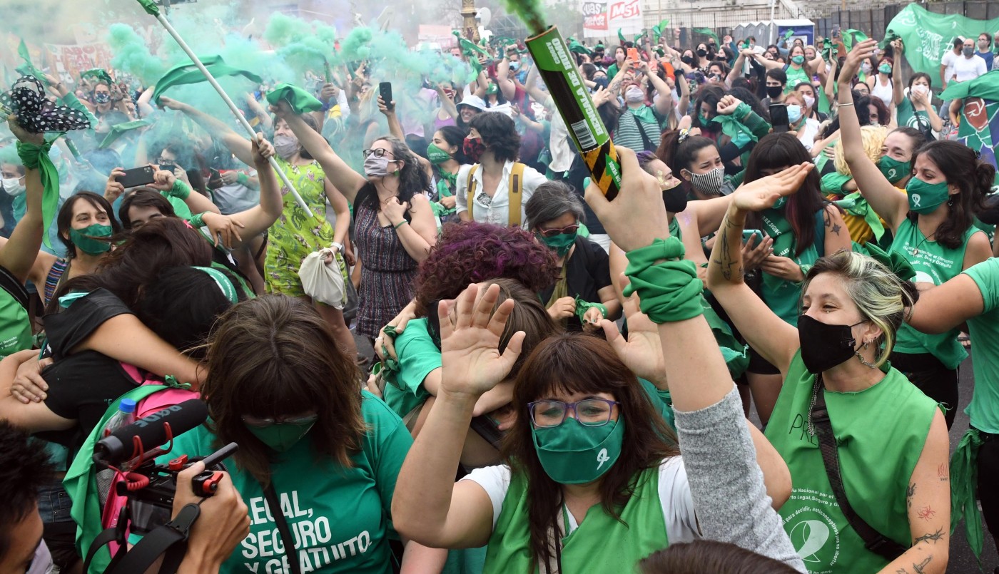 Una multitud "verde" festejó en las calles la media sanción | Información General
