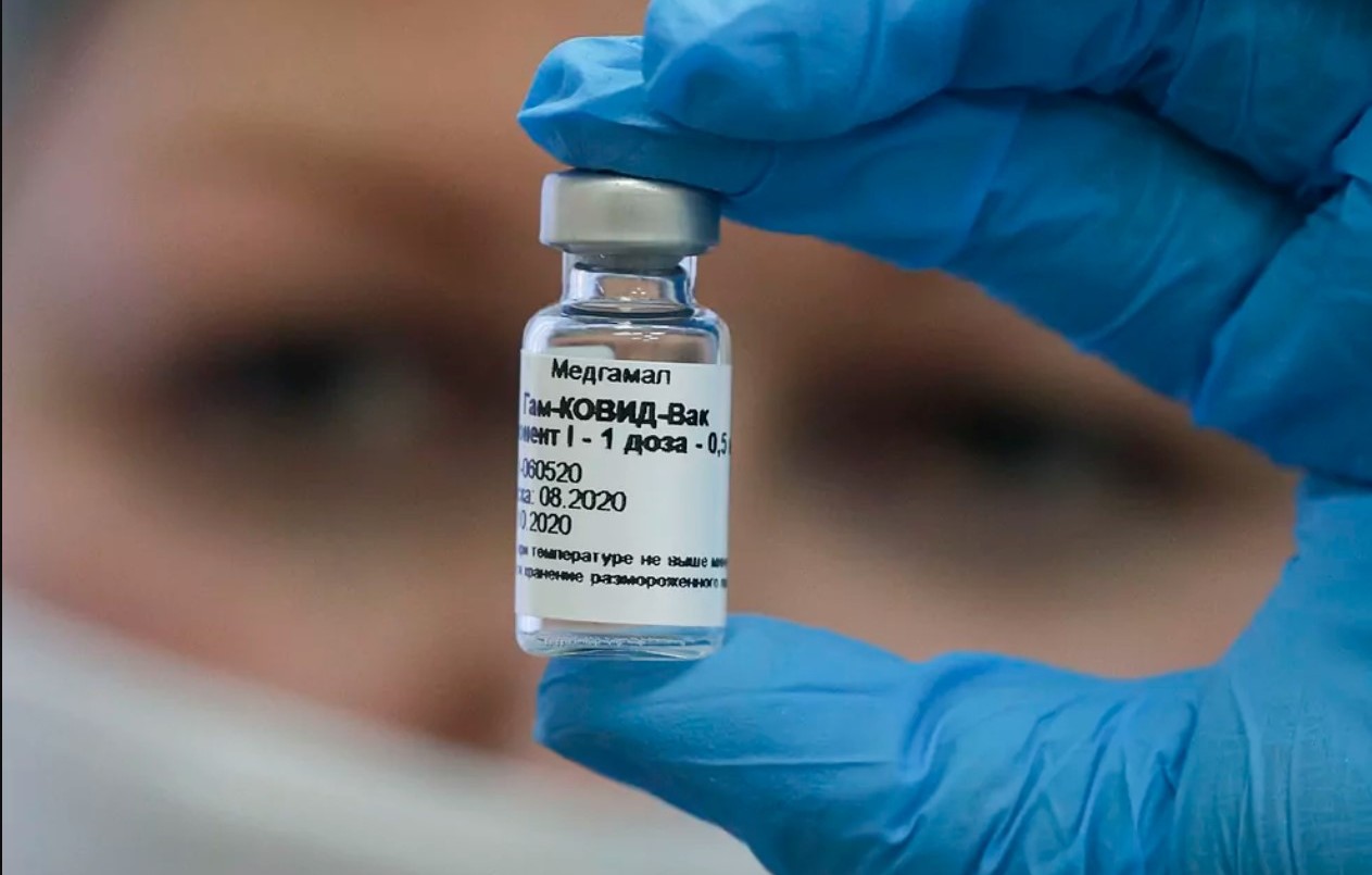 El Gobierno confirmó que el 23 llegan las 300 mil dosis de la vacuna rusa a la Argentina | Información General