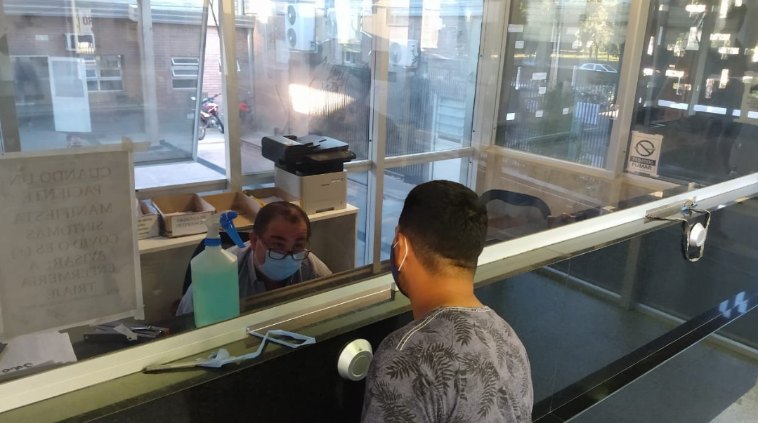 Por el paro, el director del Cullen tuvo que atender la admisión de la guardia | Información General