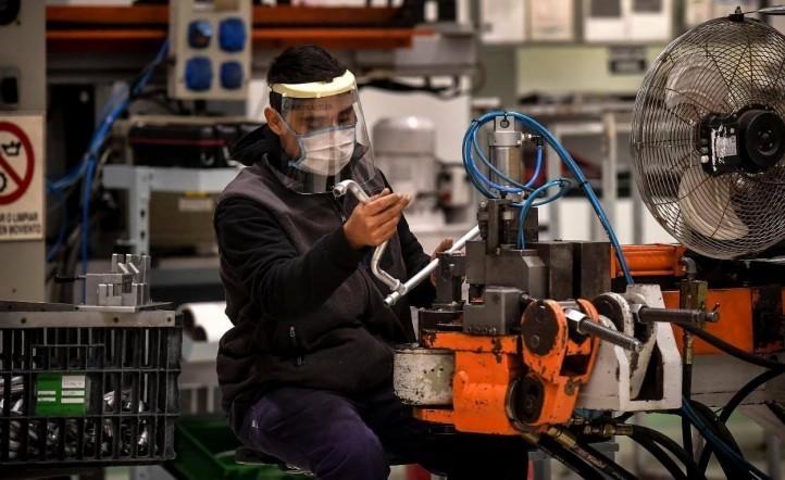 La economía cayó 7,4% interanual en octubre, pero mejoró 1,9% respecto de septiembre | Información General