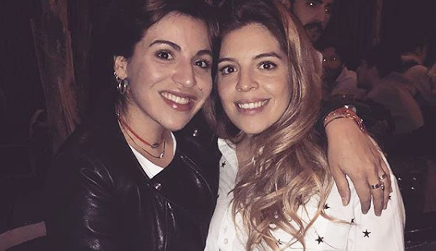 A un mes de la muerte de Diego Maradona, Dalma y Gianina se tatuaron en su honor | Información General